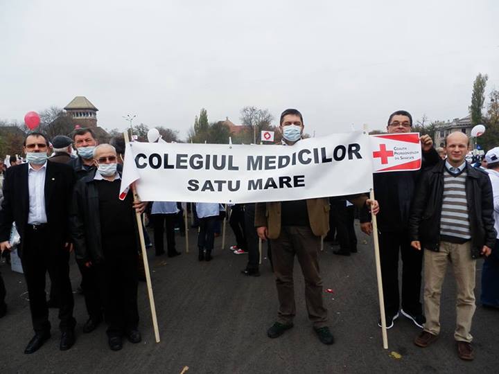 Mii de cadre medicale din tara au participat la marsul din Capitala