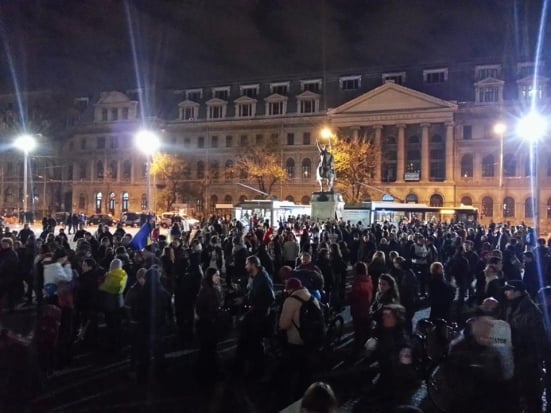 Protestatarii au blocat circulaţia