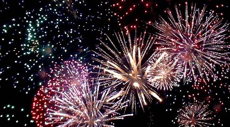 La ora 24 va fi un foc de artificii când 200 de şampanii vor fi împărţite celor prezenţi în Piaţa 25 Octombrie