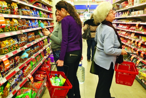 Hipermarket amendat la Satu Mare pentru depozitarea necorespunzatoate a produselor