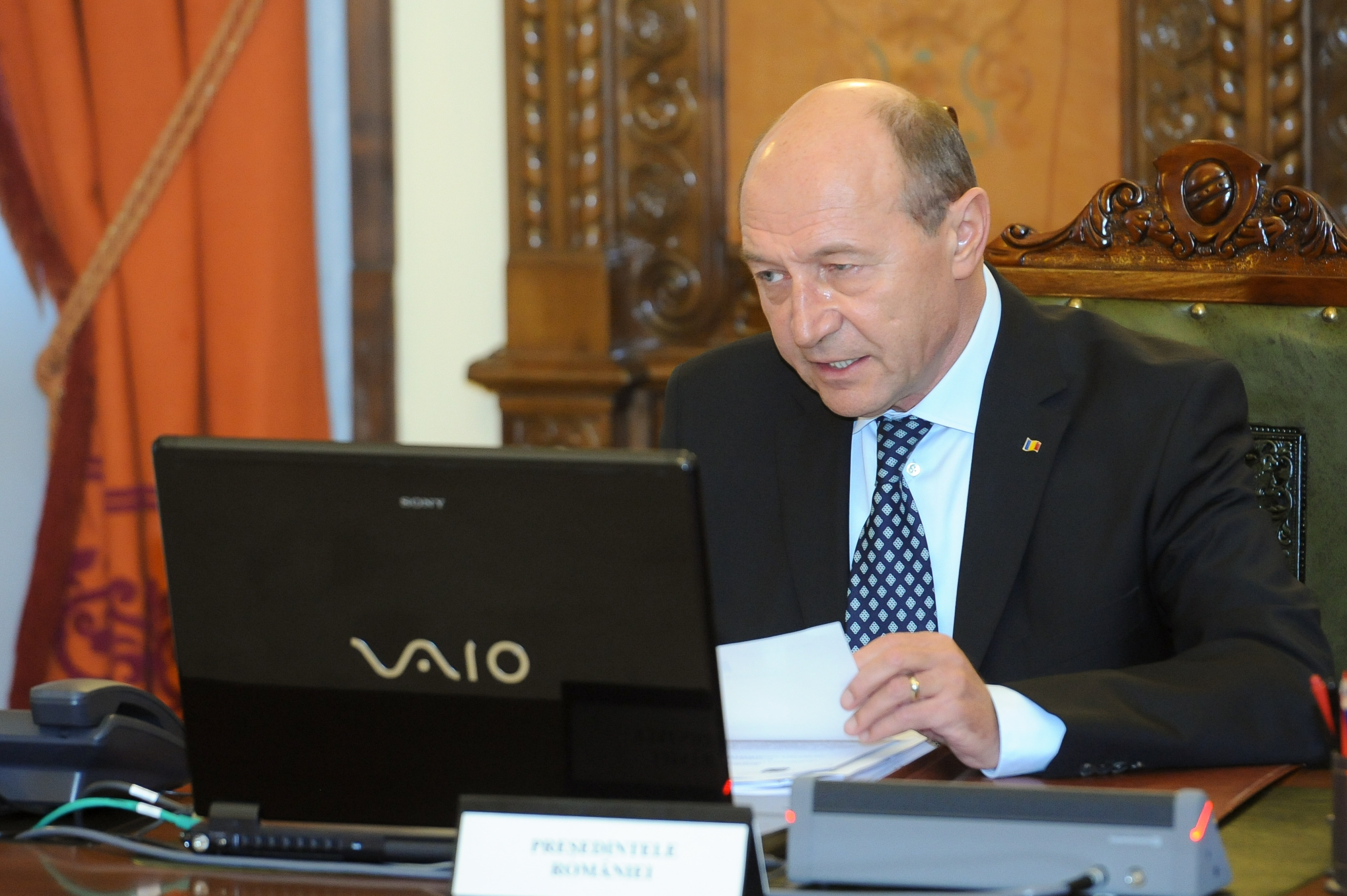 Traian Băsescu îşi încheie scrisoarea cu formula "cu consideraţie"