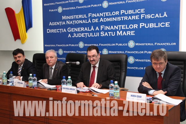 viceprimarul dr. Radu Roca, prefectul dr. Eugeniu Avram, Mircea Ardelean si Mircea Govor, la momentul Bilantului AJFP Satu Mare