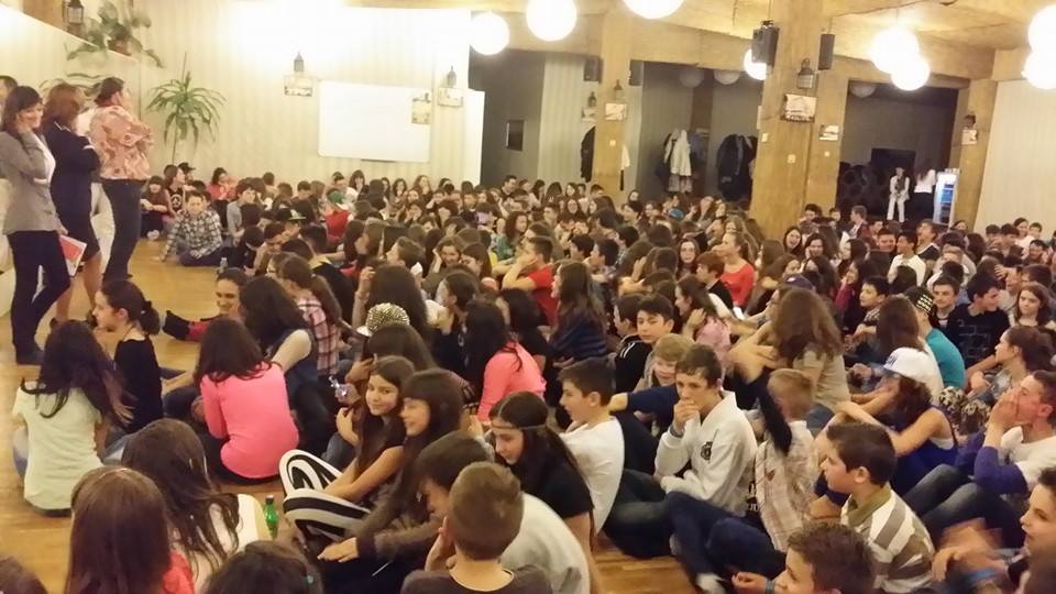 Sâmbătă, în prima zi a lunii, în prezența a 200 de copii, la Loga Dance School Satu Mare a avut loc prezentarea materialelor informative din cadrul proiectului "Mijloace de informare și prevenire a abuzurilor sexuale cu minori și a pedofiliei"