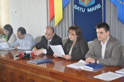 Sefa de serviciu din cadrul prefecturii, Ramona Antonescu a citit un material privind istoricul proiectului de lege privind modificarea Legii Dialogului Social