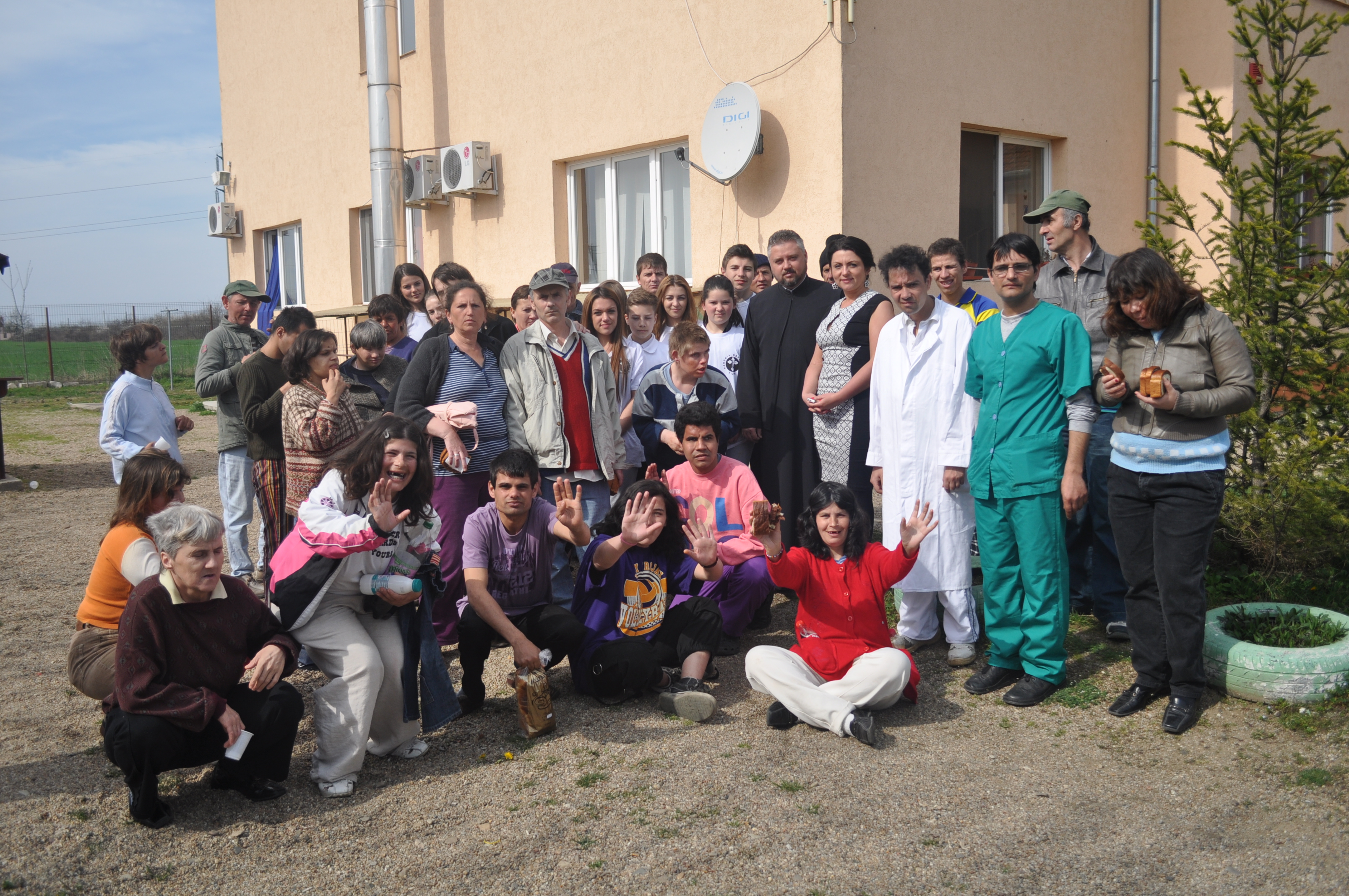 Beneficiarii Centrului "O viaţă nouă" vizitaţi de prietenii din Parohia ortodoxă Tur