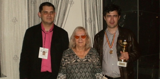 Ciprian Muntean - președintele secției de șah CS Voința, Marea Maestră Internațională - Elisabeta Polihroniade și Maestrul Internațional - Vlad Barnaure.