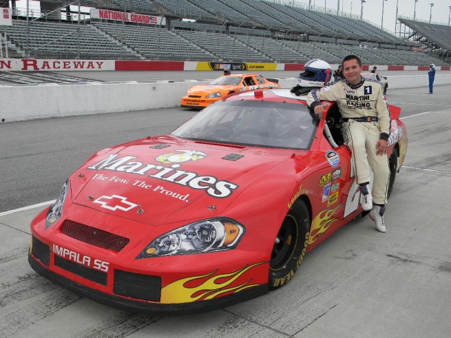 Claudiu David și mașina sa NASCAR
