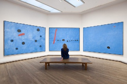 Triptic albastru de Joan Miro