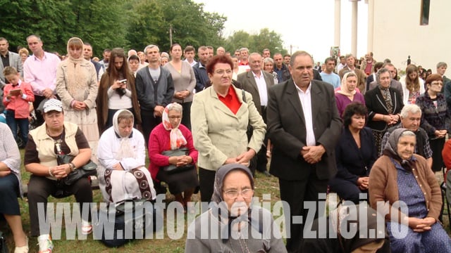 Mii de pelerini s-au rugat impreuna la Manastirea de la Marius