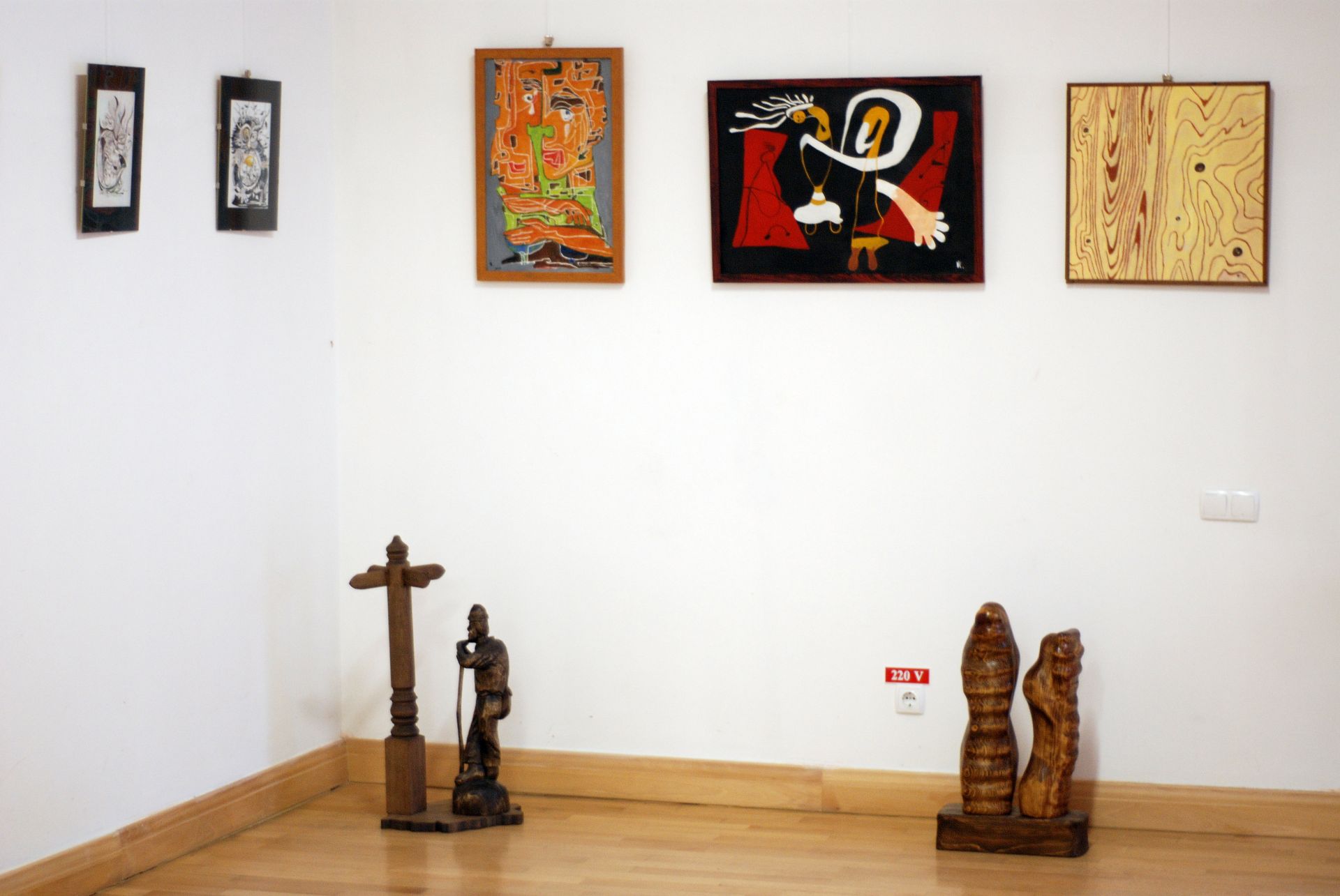 Lucrări din expoziţia celor trei artişti