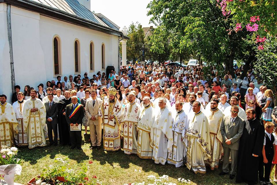 Sfintirea a fost oficiata de episcopul PSSa Iustin Sigheteanul