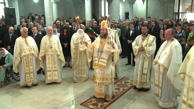 Episcopul Iustin Sigheteanul a savarsit Sfanta Liturghie la biserica Nasterea Domnului
