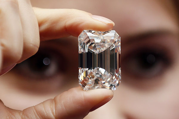 Diamantul de 100 de carate