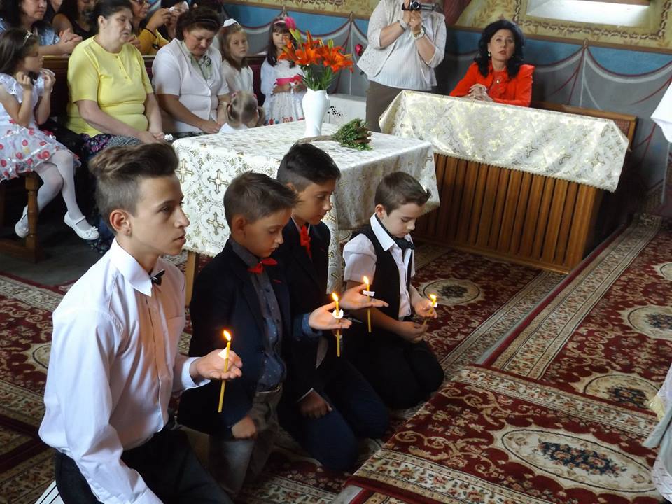 Patru copiii ai Parohiei Păuleşti au primit Sfânta Taină a Spovedaniei