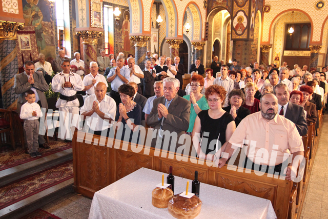 Credincioşii ortodocşi şi greco-catolici au prăznuit Sfânta Treime