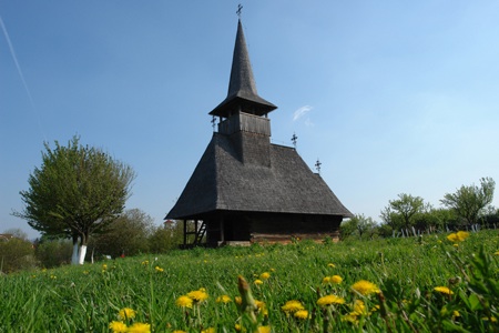 Biserica de lemn din Lechinta este piesa de rezistenta a muzeului, biserica ce dateaza din prima parte a secolul XVII