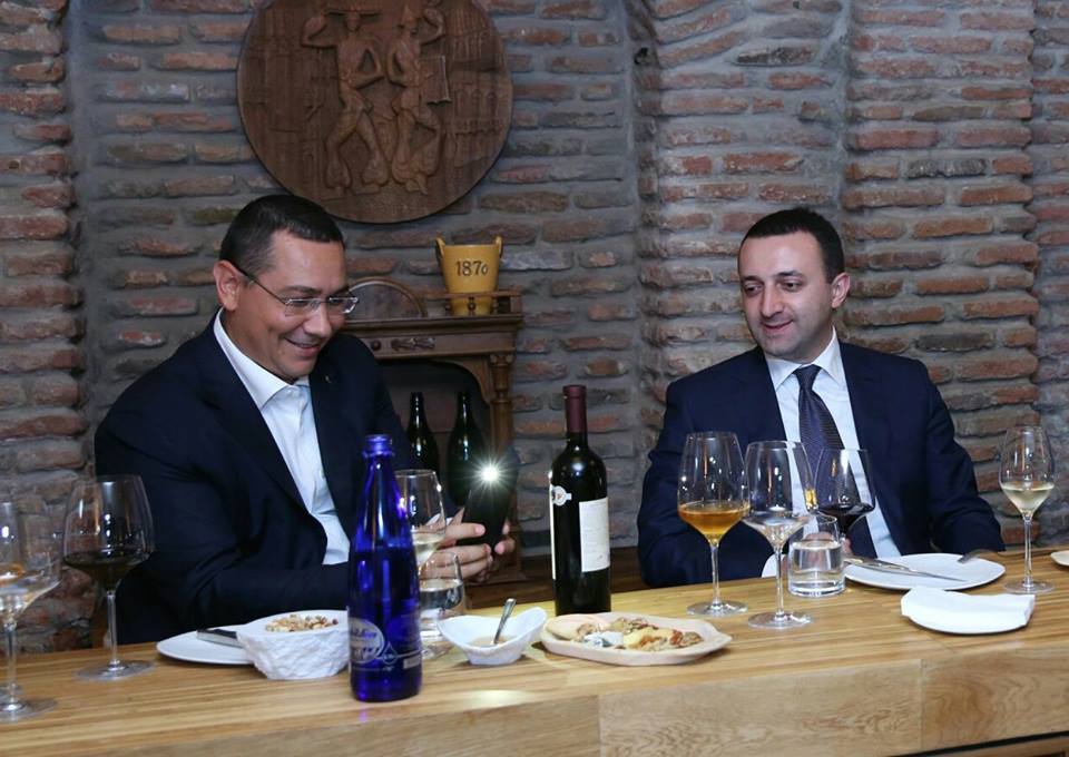 Premierul Ponta la cină şi degustare de vinuri cu omologul său georgian