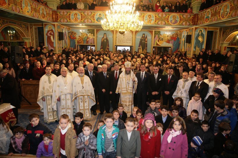Sute de credincioşi sătmăreni au participat la Sfânta Liturghie Arhierească din a doua zi de Crăciun