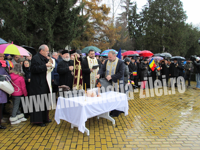 Slujba religioasă la statuia dr. Vasile Lucaciu de 1 Decembrie