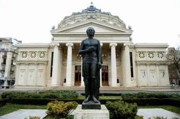 Statuia lui Eminescu de la Ateneu