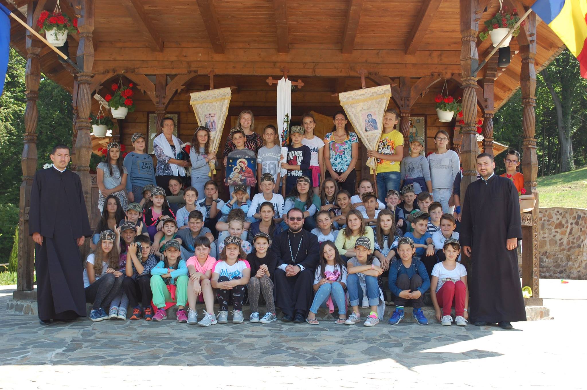 56 de copii au participat la tabăra "Hristos în mijlocul nostru" de la Schitul Luna Şes