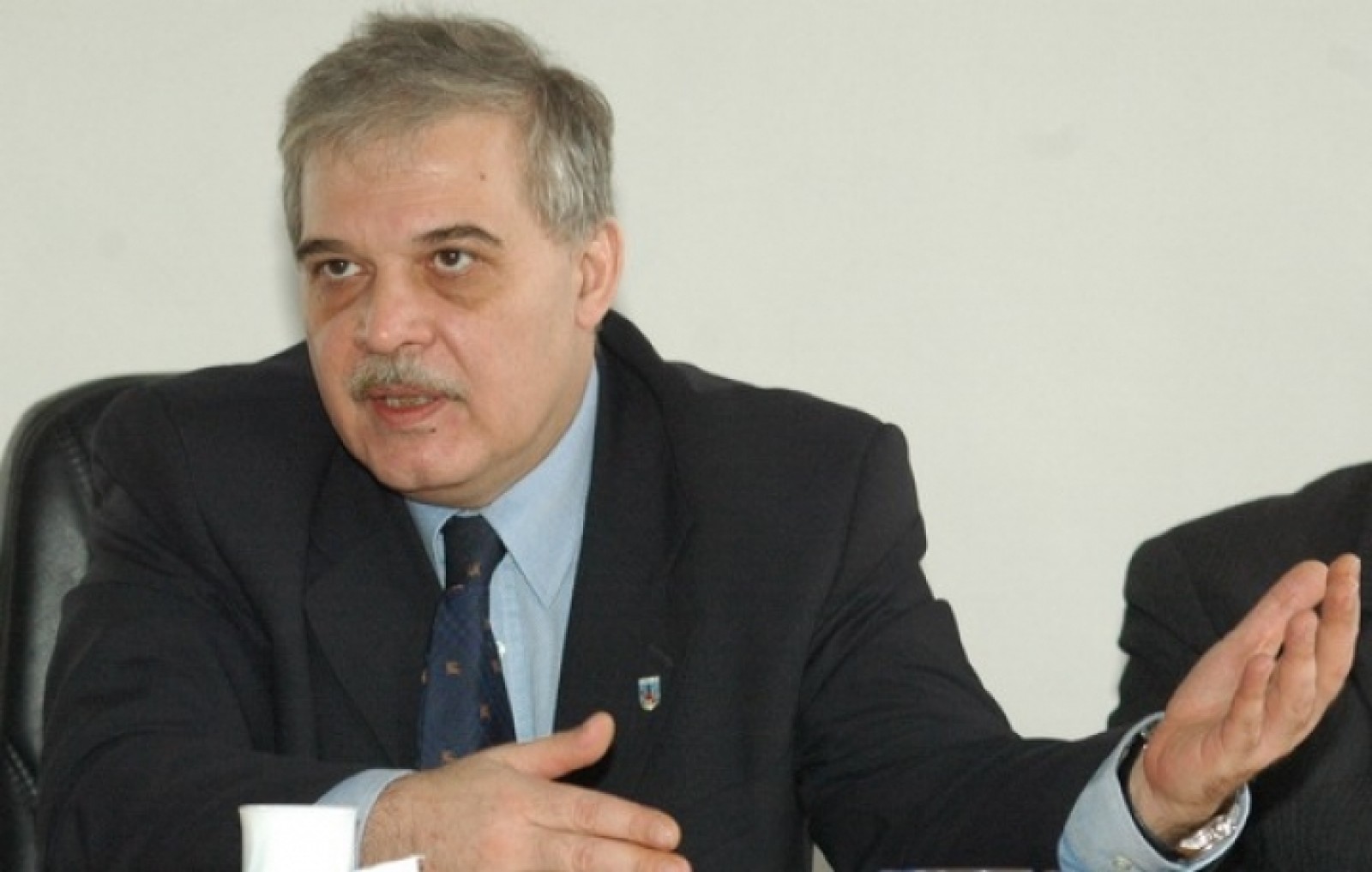 Fostul ministru al Educatiei, Alexandru Athanasiu este cercetat de DNA