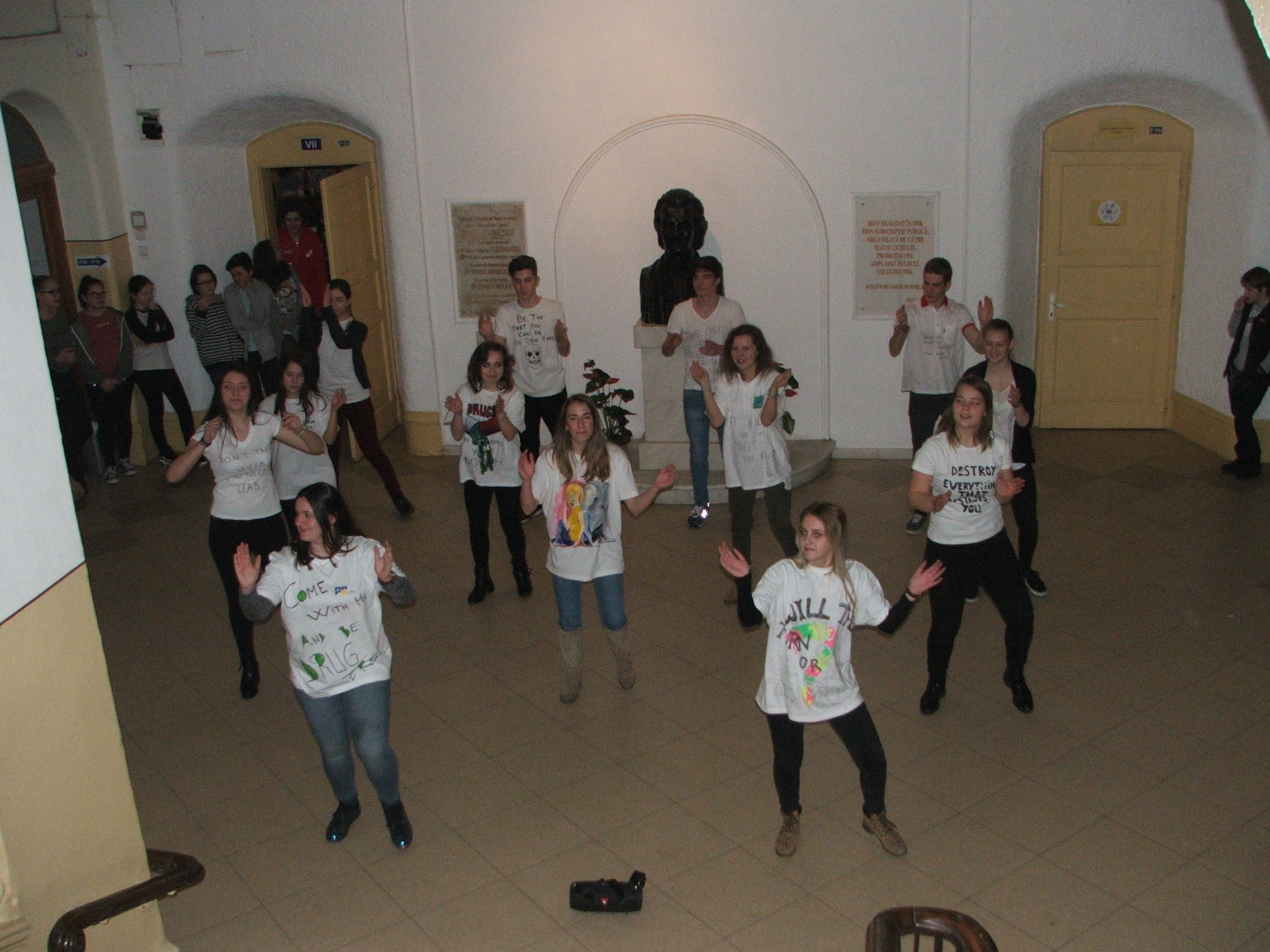 Flashmob la Colegiul Naţional Mihai Eminescu