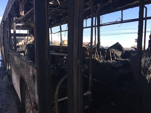 Autobus incendiat pe strada Lucian Blaga
