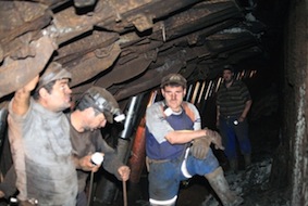 Scaderi ale castigului salarial in minerit
