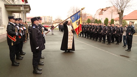 Ceremonialul militar pentru prezentarea noului Drapel de Luptă a avut loc în curtea unităţii