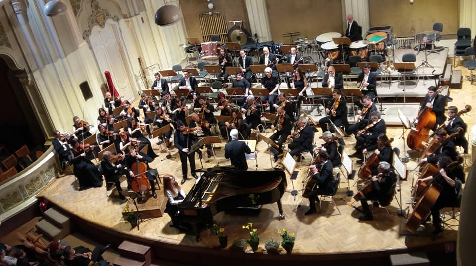 Orchestra dirijată de Gheorghe Costin și cei trei soliști