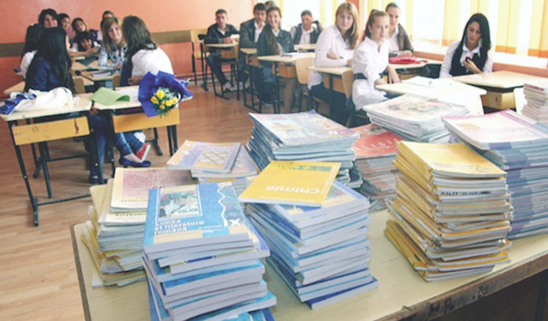 Comunităţilor de români le revine sarcina să semnaleze instituţiile dispuse să găzduiască acele cursuri