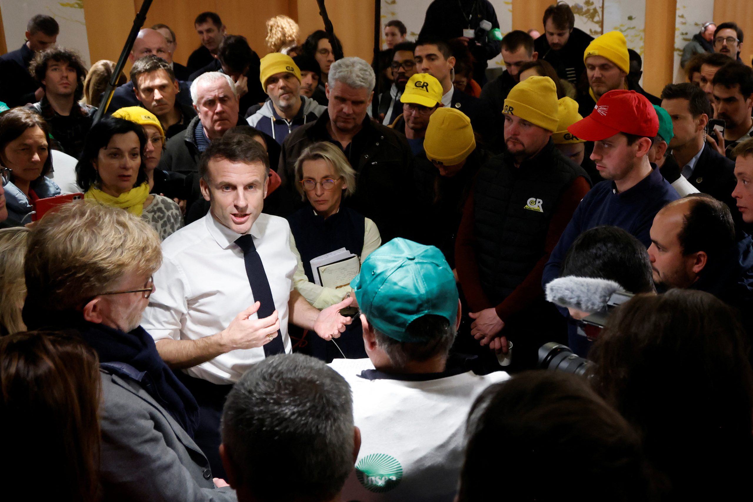 Emmanuel Macron, confruntat cu protestele fermierilor la Târgul Agricol de la Paris