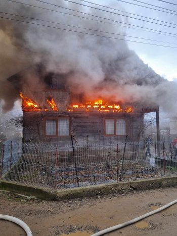 SIGHETU MARMAŢIEI: Arde mansarda unei case – foto EXCLUSIV