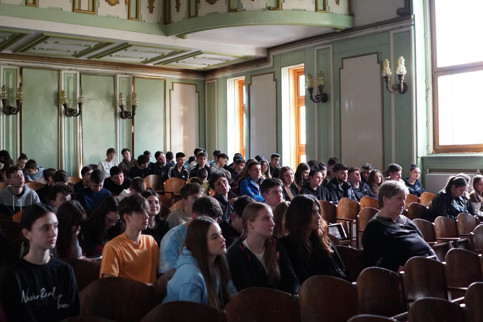 Colegiul Național ‘Mihai Eminescu’ din Satu Mare găzduiește seminarul despre transportul public gratuit și protecția mediului