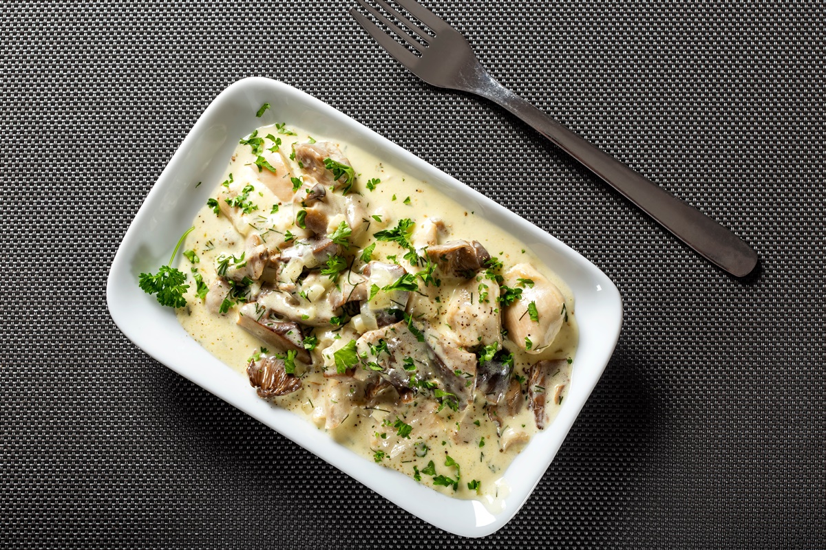 Ciulama de Pipote cu Ciuperci – O delicatesă pentru prânzul în familie