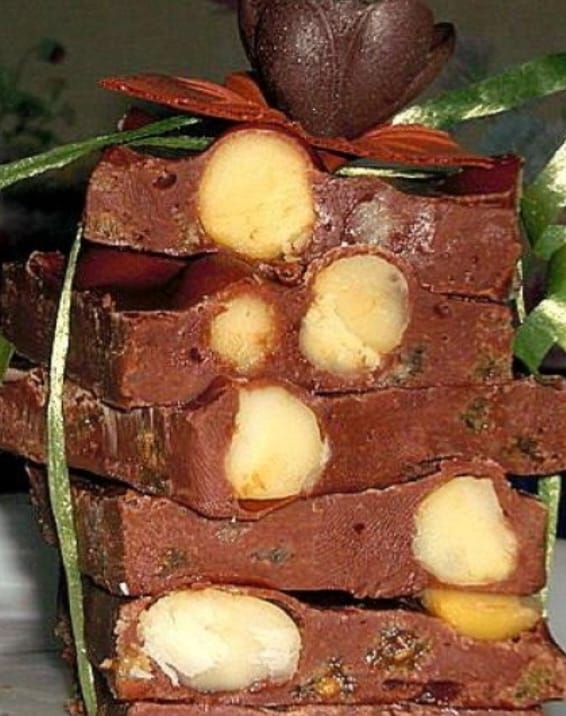 Nuci macadamia învelite în ciocolată