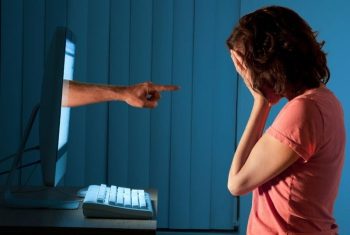 OMS: Hărţuirea online are un impact negativ asupra copiilor de vârstă şcolară