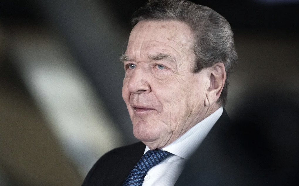 Guvernul Germaniei a sistat stipendiile fostului cancelar Gerhard Schröder