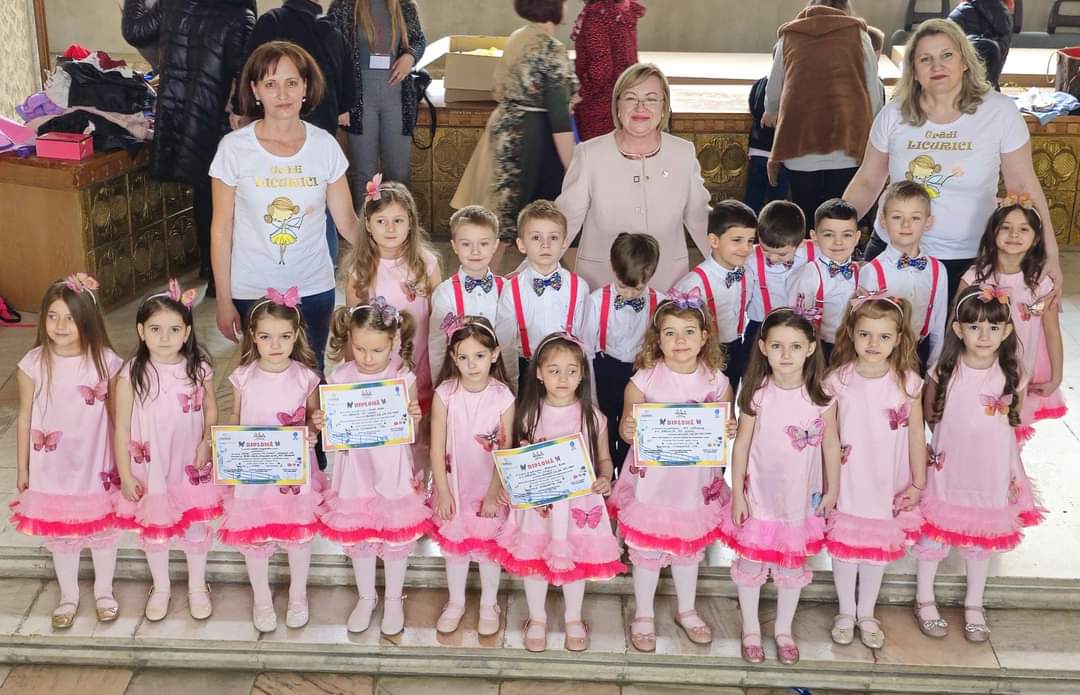 Peste 300 de copii pe scena concursului regional “Glasuri cristaline”, inițiat de Grădinița Voinicelul