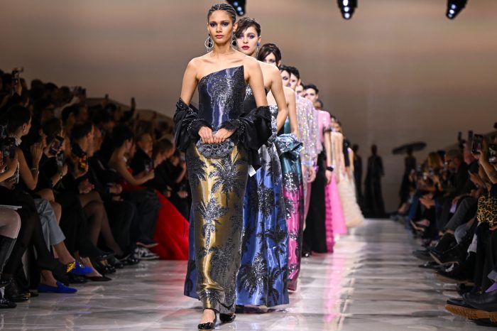 La 89 de ani, Giorgio Armani reinventează haute couture-ul în noua colecție Armani Privé pentru primăvară/vară 2024