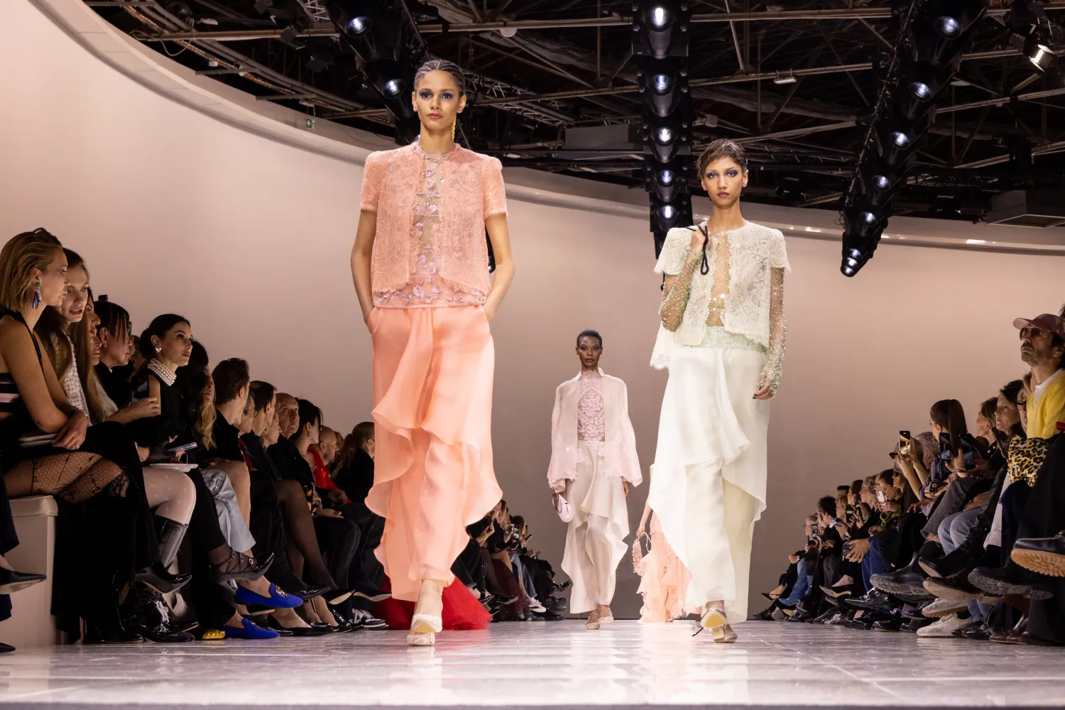 La 89 de ani, Giorgio Armani reinventează haute couture-ul în noua colecție Armani Privé pentru primăvară/vară 2024