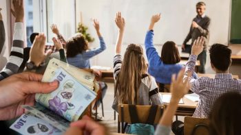 Bursele de merit pentru medii școlare de 1, 2, 3 și 4 nu vor mai fi acordate din septembrie 2024