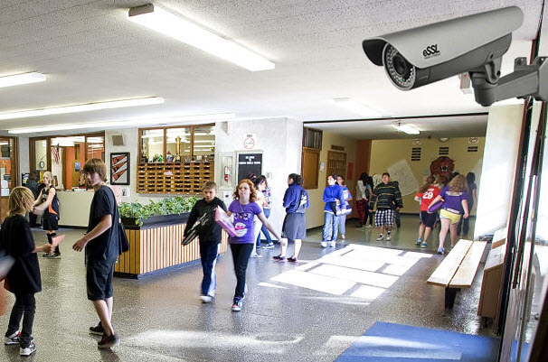 Directorul Asociației pentru Tehnologie și Internet respinge introducerea camere de supraveghere în școli