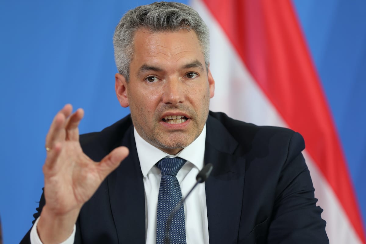 Cancelarul Austriei se opune ca veniturile din activele rusești să fie folosite în cumpărarea de arme pentru Ucraina