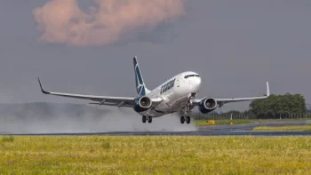 Avion TAROM întors la Aeroportul Otopeni după ce a fost lovit de fulger