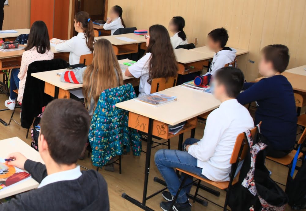 O școală din județul Suceava nu mai are voie să organizeze examene naționale timp de un an