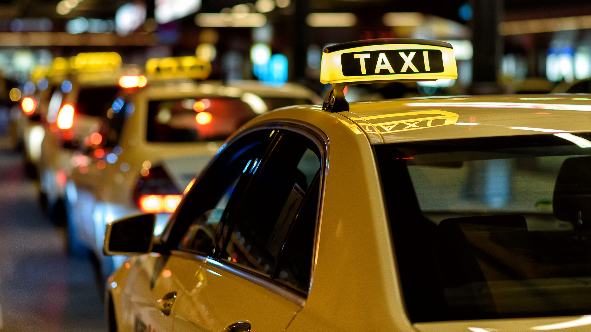 Protestul masiv al taximetriștilor în capitală: Cereri pentru egalitate de reguli cu ride-sharing