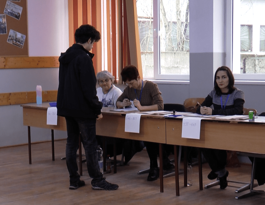 Mai mult de jumătate dintre tinerii din România intenționează să voteze la alegerile din acest an