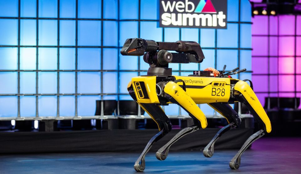 Ultima inovație de la Boston Dynamics ajută la stingerea incendiilor